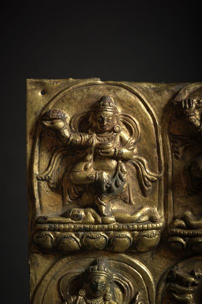 TIBET - XVIe/XVIIe siècle ● Plaque en cuivre doré et repoussé à traces de polychromie...