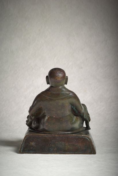 TIBET - XVIe/XVIIe siècle ◆ TIBET - 16th/17th century
A bronze figure of a lhama
Bronze...