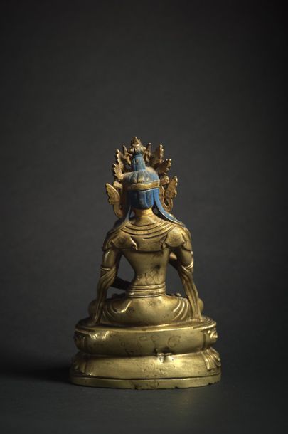 TRAVAIL SINO-TIBETAIN - XVIIIe siècle Brass statuette of Vajradhara, his face lacquered...