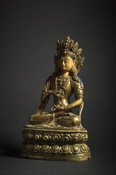 TRAVAIL SINO-TIBETAIN - XVIIIe siècle Brass statuette of Vajradhara, his face lacquered...