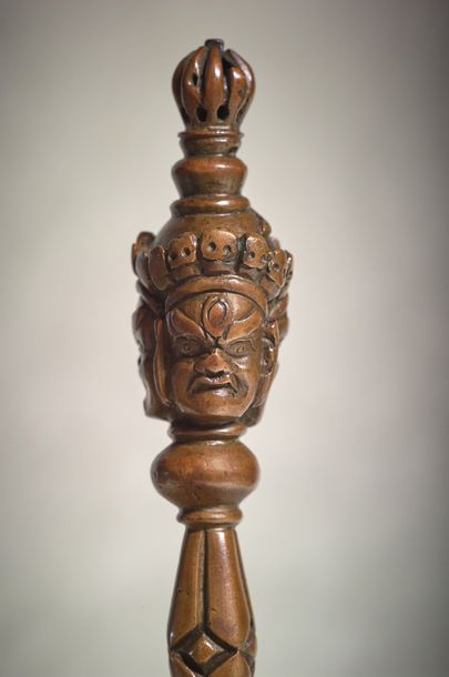 TIBET - XVIIIE/XIXE SIÈCLE Bronze Phurbu, the point decorated with makara heads,...