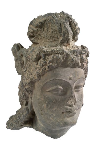 INDE - GANDHARA, ART GRÉCO-BOUDDHIQUE, IIE/IVE SIÈCLE ● Tête de boddhisattva en schiste,...