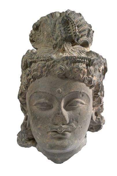 INDE - GANDHARA, ART GRÉCO-BOUDDHIQUE, IIE/IVE SIÈCLE ● Tête de boddhisattva en schiste,...