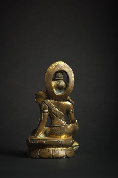 NEPAL - XVIe/XVIIe siècle ● Statuette of Avalokitesvara in gilded bronze, sitting...