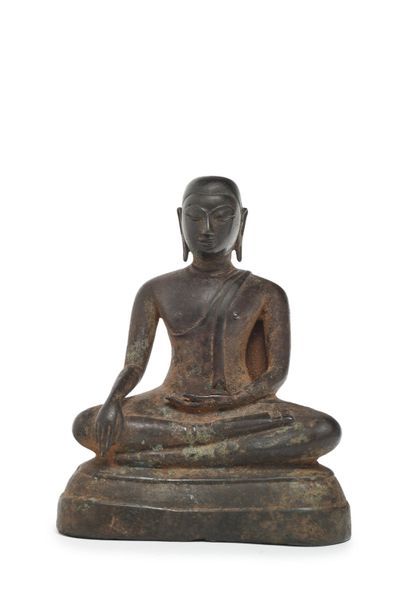 THAILANDE, Ayutthaya - XVIe/XVIIe siècle Statuette de bouddha Sakyamuni en bronze,...