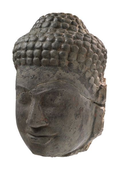 CAMBODGE - Période khmère, BAYON, XIIe/XIIIe siècle ● Grande tête de bouddha en grès...