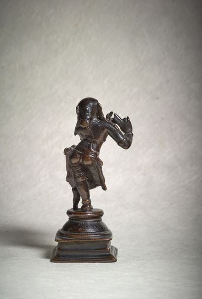 INDE DU SUD - VIJAYANAGAR, XIVe/XVIe siècle Statuette en bronze à patine brune de...