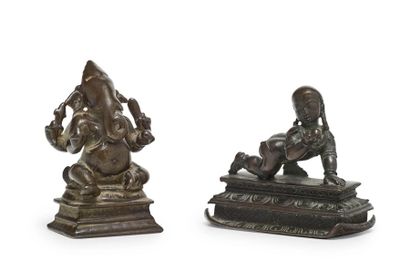 INDE du sud - XVIe/XVIIe siècle Deux statuettes en bronze à patine brune:
- Shiva...