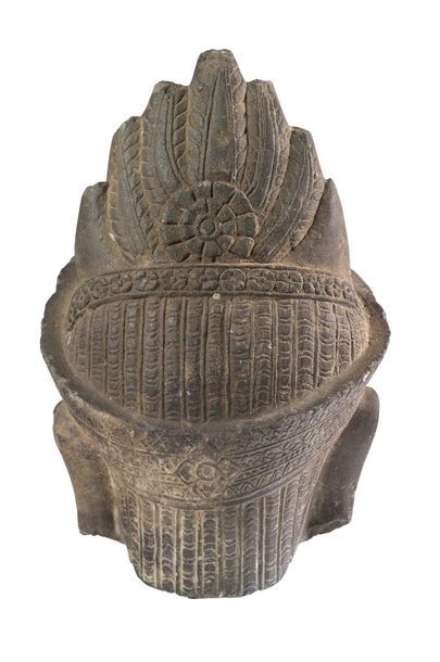 CAMBODGE - PÉRIODE KHMÈRE, ANGKOR VAT, XIIE SIÈCLE Boddhisattva head in sandstone...