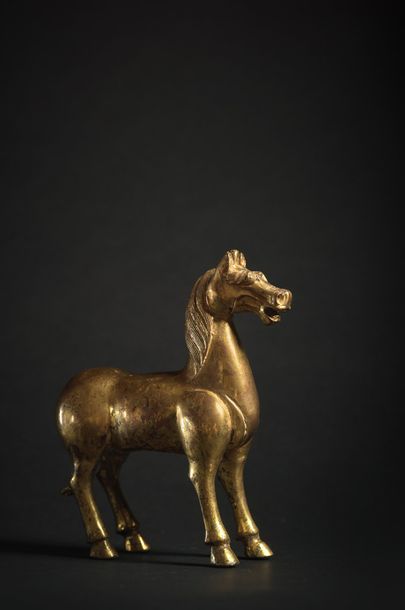 CHINE - Fin époque MING (1368 - 1644) ◆ Standing horse statue in neighing gilded...