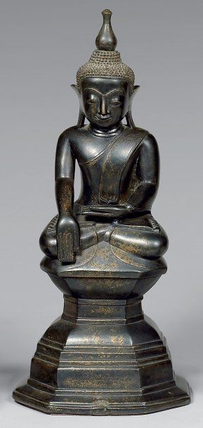 null Statuette de bouddha assis en dhyanasana en bronze à patine brune, faisant le...