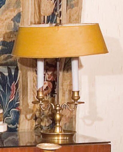 null Lampe bouillotte en laiton, abat-jour en tôle. XIXème siècle. H 58 cm