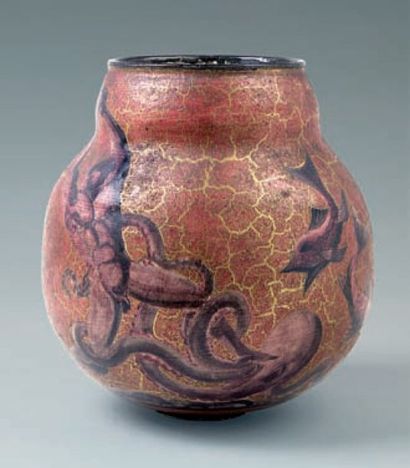 Jean MAYODON (1893-1967) Vase à décor mythologique. Début des années 30. (Egrenure...