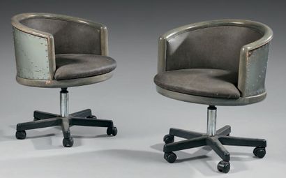 null ALTITUDE 95 RESTAURANT, EIFFEL
TOWER Pair of chairs.
Grey lacquered wood, the...