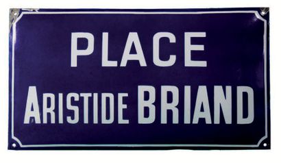null NOMINATIVE PLATE OF THE BRIAND
ARISTIDE PLACE Enamelled iron, rectangular in...