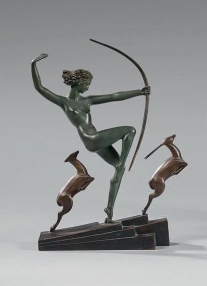 Marcel André BOURAINE (1886-1948) 
Diane chasseresse
Bronze à patines médaille, verte...