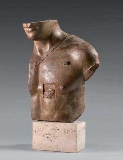Igor MITORAJ (1944-2014) 
Buste d'Asclépios
Bronze signé en bas à droite, fixé sur...