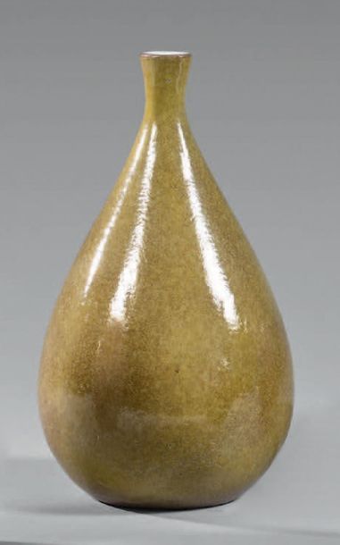 Jacques RUELLAND (1926-2008) 
Stoneware VASE glazed in brown-green pear-shaped shades.
Signed...