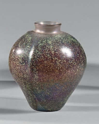 Jean-Claude NOVARO (1943-2014) 
PANSU VASE Blown glass with metal inclusions.
Signed...