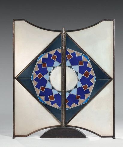 null TWO-SHEET FACTORY Metal and glass.
Polychrome geometric decoration.
Art Deco...