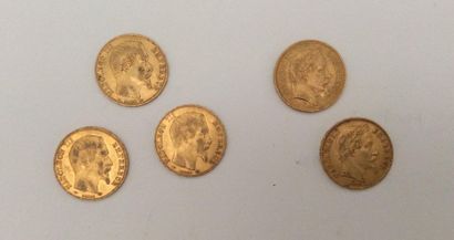 null RÉUNION DE CINQ PIÈCES
. Trois pièces de 20 francs
Or, Napoléon III tête nue...