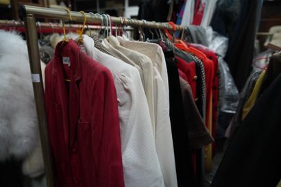null Ensemble de vêtements : vestes SCHERRER, GUY LAROCHE, CASSANDRE, TED LAPIDUS,...