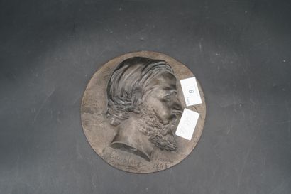 null Pierre Jules CAVELIER (1814-1894), d'après, Médaillon en fonte figurant un profil...