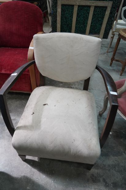 null Deux fauteuils en bois courbé modèle Art Déco. En l'état. On joint un fauteuil...