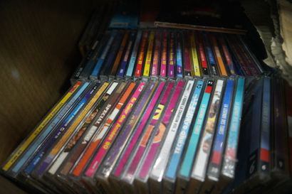 null Réunion de CD, DVD, cassettes. 6 cartons.