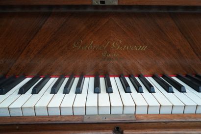 null Gabriel GAVEAU, Paris, piano crapaud en bois plaqué.