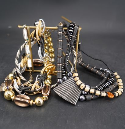 null 6 colliers en métal doré ou argenté, 4 colliers en perles argentées et 2 bracelets,collier...