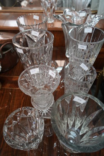 null ST LOUIS, deux vases en cristal taillé ; on joint 9 vases en cristal et verre....