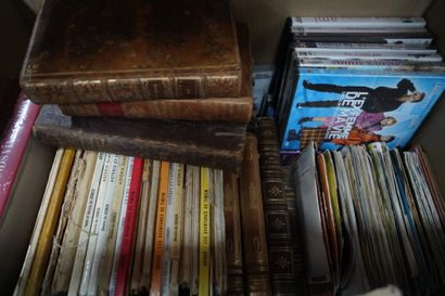 null Réunion de BD principalement Asterix, DVD, vinyles, revues des années 50, cassettes...