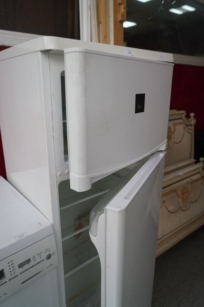 null Réfrigérateur congélateur FAURE. Sans garantie de fonctionnement.