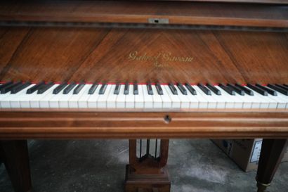 null Gabriel GAVEAU, Paris, piano crapaud en bois plaqué.