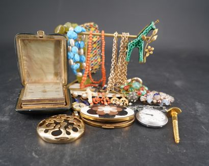 null Ensemble de bijoux fantaisie : colliers en pierre dure, bracelet en métal doré...