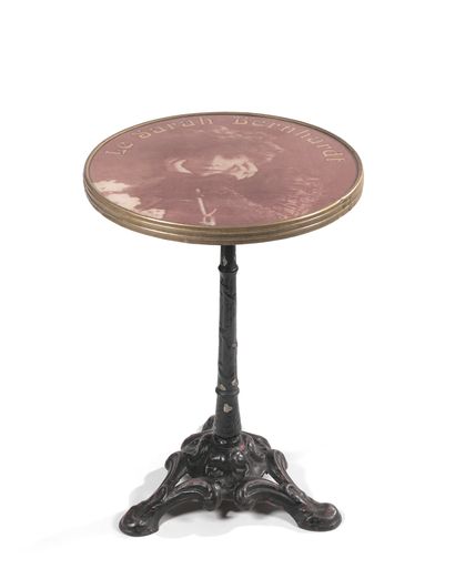 null PEDESTAL TABLE OF THE BREWERY "LE SARAH BERNHARDT

The circular wooden tray...