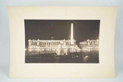 null BORREMANS

Place de la Concorde, at night

Silver print from the period. Stamp...