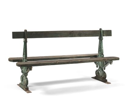 加布里埃尔-达维德(1823-1881) 
巴黎街头的双人公共长椅 
铸铁涂成绿色，镂空的栏杆支架上装饰着巴黎的臂膀、叶子和棕榈树。...