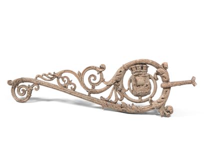  EXCEPTIONAL LANTERN SUPPORT OF THE CITY OF PARIS 
Cast iron, sinuous shape, decorated...