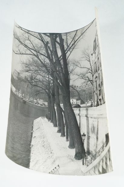 null 乔治特-查杜恩(1899-1983)

巴黎圣母院，蒙索公园的纳马奇。

巴黎塞纳河畔的渔民，圣路易岛，约1940年。

这一时期的四幅银版画的重聚。

背面有摄影师的印章。

30...