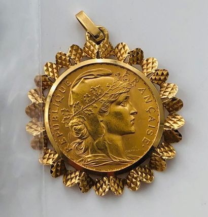 null 20 franc gold coin, Marianne, mounted as a pendant. Weight: 8.7 g.