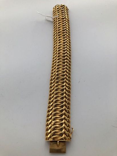 null Important 18-carat gold (750 thousandths) interlaced mesh bracelet. Weight:...