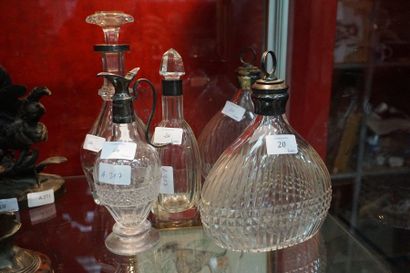 null 5 meetings of 5 crystal flasks and decanters, silver plated metal frames.