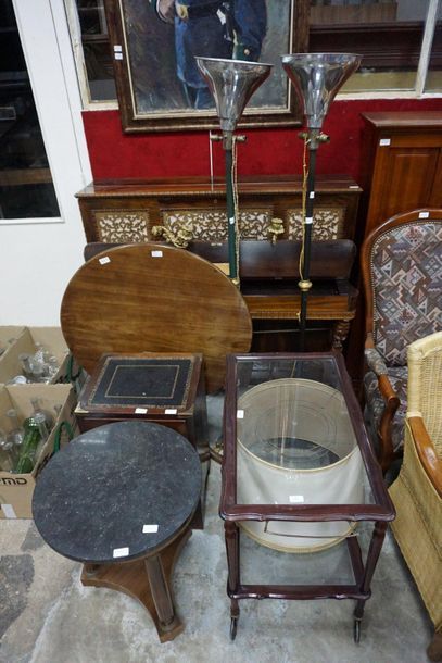 null Set of furniture comprising: varnished wooden service table with two glass tops,...