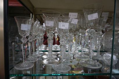 null SAINT-LOUIS, Partie de service de verres en cristal taillé, la jambe à pans...