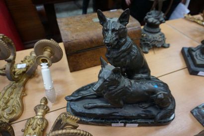 null Louis RICHÉ (1877-1949), two German shepherds, bronze sculpture signed on the...