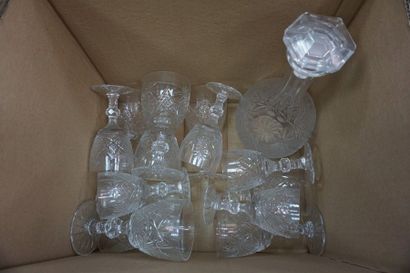 null Important batch of engraved crystal decanters models according to BACCARAT....