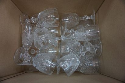 null Important batch of engraved crystal decanters models according to BACCARAT....