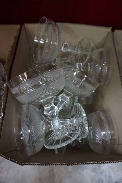 null Parts of glass services: champagne glasses with engraved decoration of trimmings,...